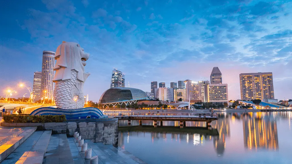 Merlion statue and Singapore skyline at dusk, symbolizing Gradiant’s new Asia-Pacific HQ and innovation hub location.